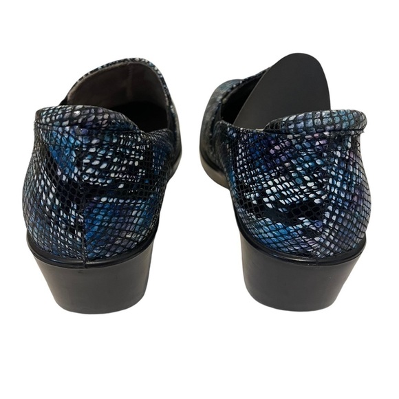 Women’s NATURALIZER @ Work Ortholite Blue Reptile Snake Clogs Slip On Work Shoes - Picture 6 of 8